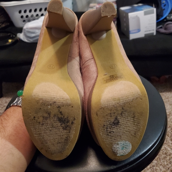 Heels - Picture 3 of 3